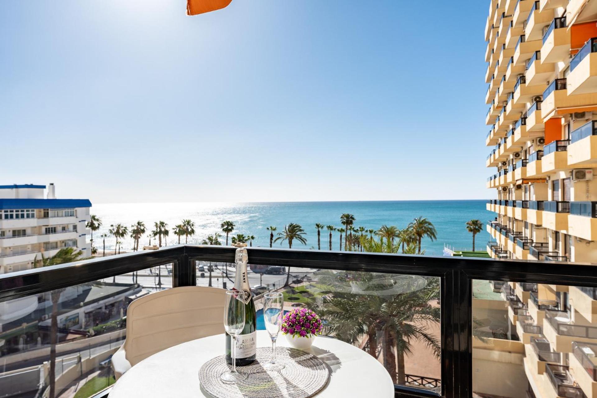 Malagasuite New Aloha Playa Benalmadena Ngoại thất bức ảnh